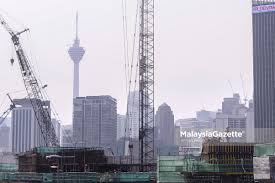 Malaysia tidak mempunyai belanjawan surplus (perbelanjaan kurang. Perbelanjaan Pembangunan Kerajaan Dipercepatkan