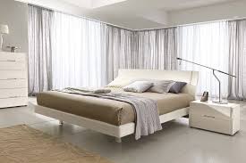 Linee semplici e armoniose, per arredare con eleganza la il letto è disponibile in 2 varianti: Letti Archivi Napol Arredamenti