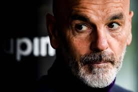 Da oggi l'ex viola tenta un miracoloso rilancio del milan. Milan I Tifosi Bocciano Pioli Lanciato L Hashtag Pioliout