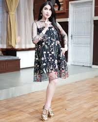 Saat dalam masa kehamilan, umumnya wanita akan mengalami beberapa perubahan terkait dengan bentuk dan ukuran tubuhnya. Tetap Modis Selama Hamil Contek 7 Outfit Cantik Ala Sandra Dewi