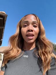 Sarah Jakes Roberts telah menambah...