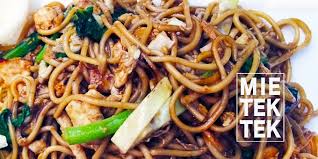 Olahan mie kebanyakan diolah dan dijadikan sebagai mie goreng, karena dengan diolahnya akan membuat ketagihan terus, seperti olahan mie ini dengan menggunakan beberapa. Mie Tek Tek Aka Mie Goreng Cooking With Keasberry
