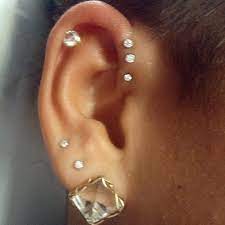 Cassie Wears A Total Of Seven Piercings In Her Right Ear Three In Her Forward Helix One Cartilage Piercing Two Ear Piercings Cute Piercings Piercing Jewelry