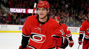 Hockey sur glace — français anglais traduction2 traductions trouvé. Svechnikov Fait Des Pas De Geant A Sa Deuxieme Saison Avec Les Hurricanes