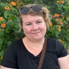 Sandi Steiner's Instagram, Twitter & Facebook