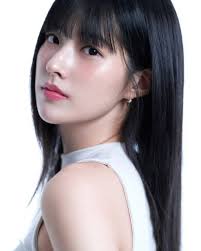 Heart Pairing" Dating Show Contestant Sparks Buzz For Looking Like Various  Female Celebrities