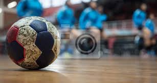 A standard match consists of two periods of 30 minutes, and the team that scores. Handball Ball Auf Dem Boden Unscharfer Trainierender Teamhintergrund Fototapete Fototapeten Myloview De