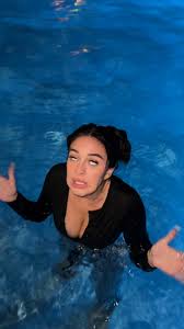 @Camilla_ara1s video Tweet