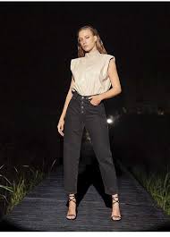 Born 1 july 1991) is a turkish actress and model. Serenay Sarikaya Maldivler De Tatil Yapiyor Samdan