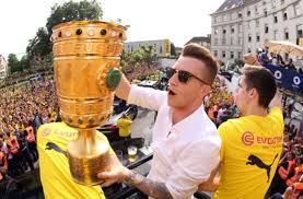 Das teilte der dfb am freitagmorgen mit. Borussia Dortmund Forward Injured During Dfb Pokal Cup Win