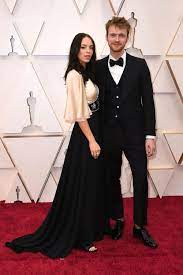 Performs funky 'fight for you,' celebrates fred hampton. The Best Couples On The Oscars 2020 Red Carpet All The Couples On The Oscars 2020 Red Carpet