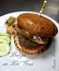La fin de saison du fin gras est ainsi prétexte à de nombreuses animations festives et pédagogiques autour du fin gras : Hamburger De Fete Au Foie Gras Le Monde Culinaire De Samia Bouchenafa