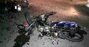 Singaporean motorcyclist decapitated, dies in accident in gelang patah, johor a singaporean man died on sundayjune 16. 2 Lelaki Maut 4 Motosikal Bertembung