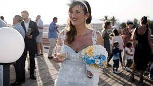 Se per voi sobrietà ed eleganza sono indispensabili anche il giorno del matrimonio e siete alla ricerca del bridal dress perfetto che rispetti i canoni desiderati, non potete che scegliere tra i diversi modelli di abiti da sposa semplici. Abiti Da Sposa Semplici E Raffinati Qual E Il Modello Piu Adatto A Te