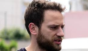 Ο 43χρονος εντοπίστηκε την περασμένη παρασκευή, όταν επιχείρησε να φύγει με. Kvld4vwtwezawm