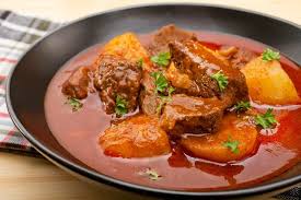 Gulasch Mit Kartoffeln Aus Dem Romertopf Rezepte Romertopf Rezepte Ungarisches Gulasch