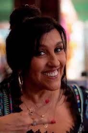 Regina Casé retoma a carreira de atriz e ganha prêmio internacional