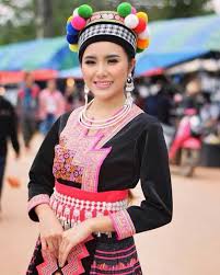 Since the late 18th century, the hmong alone among the miao groups have slowly migrated out of the southern provinces of china, where about 2.7 million still remain. Pin By Mordollhouse On Hmong Dress Hmong Clothes Hmong Fashion Hmong People