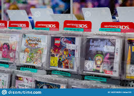 Todo lo que puede hacer tu portatil nintendo.3ds/2ds y sus perifericos.(hd). Soest Alemania 22 De Diciembre De 2018 Juegos De Nintendo 3ds En Venta En El Supermercado Del Ller Del De Ma Imagen De Archivo Editorial Imagen De Estante Moderno 142374539