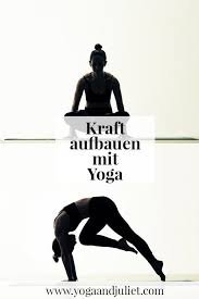 This is your beginner guide to yoga. Yoga Video Zum Mitmachen Inklusive Mit Diesen Yogaubungen Gelingt Es Kraft Aufzubauen Plank Chaturanga Und Co Le Yoga Videos Yoga Fitness Yoga For Beginners