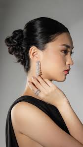 Modern lines, fresh allure. 💚 An emerald-cut mint sapphire with crisp  white diamonds— elegance designed for today's style. 💎 Mint Emerald Myrtle  Ring Price upon request Weight: 2.05gr Total Carat: 0.90ct (Weight