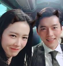 Hyun bin & son ye jin spotted wearing matching outfits while on a date. Netizens Are So Desperate For A New Pic Of Son Ye Jin Her Boyfriend Hyun Bin They Got Really Creative Today