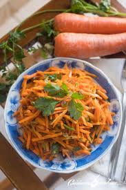 Salade De Carottes Aux Raisins Secs Cuisinons En Couleurs Recette En 2020 Salade Carotte Recette A Base De Legumes Carotte