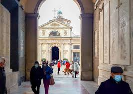 Vietati gli spostamenti in entrata e in uscita da una regione all'altra e da un comune all'altro, salvo comprovati motivi di lavoro, studio, salute, necessità. Jdp3faa1sp6qjm