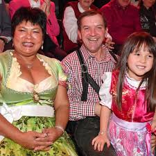 Denise und nils bestätigen verlobung. Bauer Sucht Frau International Bianca Und Irene Sind Ein Paar Gala De