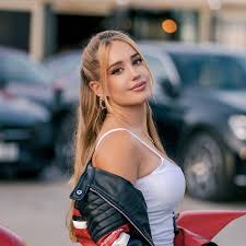 Lluna Clark - YouTube