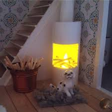 Fireplace Made With A Toilet Paper Roll And A Led Tea Light Dockhus Dockskap Puppenhaus Zubehor Puppenhaus Barbie Puppe Haus