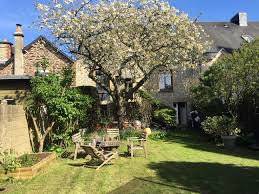 Une Jolie Maison Avec Un Tres Beau Jardin Pour Vous A Rennes