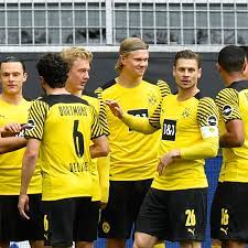 Young fan invades pitch to get haaland's autograph (0:30) Bvb Streichliste Mit Acht Spielern Soll Dortmunds Transfers Vorantreiben Bvb 09