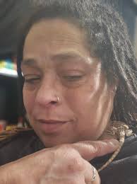 I feel like those of us who belong to a bearded dragon(s) are incredibly  proud hoomans and I don't know a single one who doesn't have bazillions of  pics of our scale