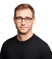 Sean Murnane's Instagram, Twitter & Facebook