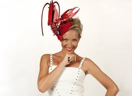 Катя осадчая родилась в киеве в семье генерального директора гп по киевприбор александра владимировича осадчего и домохозяйки, по профессии библиотекаря, анны. Katya I Ee Shlyapki Vybiraem Luchshij Golovnoj Ubor Vedushej Svetskoj Zhizni