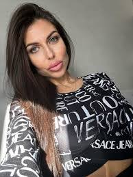 Lizzie Vance's Instagram, Twitter & Facebook