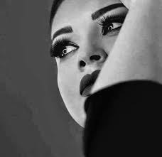 العم ر صفنة ليل و ايامه خلصانه چم دمعه وي ه الغيم بس تاه بستانه عاشگ يموت اب عطش بس مستحي السانه يتعث ر اشما مشه ها انته ها آنه بقلمي