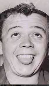 Sabían que la yegua del corrido "7 Leguas" primeramente se llamo "La  Muñeca", ambos nombres se los puso Pancho Villa, el de La Muñeca, desde que  la vió, por hermosa!!! Después le