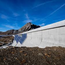 Die mauer ist 1054 meter lang. Alpine Solar Grossanlage Auf Muttsee Staumauer Bewilligt Baublatt