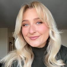 dani sweeney (@sanielledweeney)