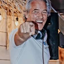 Stream a new dawn mix