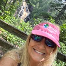 Mary Bolling's Instagram, Twitter & Facebook