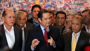 Er diente mehreren regierungen seines landes als . Vargas Lleras El Autoproclamado Candidato De La Institucionalidad