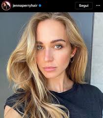 Ecco le 8 più belle tonalità di capelli biondi: Capelli Biondo Miele Primavera 2022 Il Nectar Blonde Amica