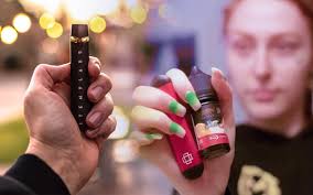 Beberapa pakar kesehatan pun menganjurkan para perokok agar beralih ke vape karena dinilai memiliki risiko yang.cewek.life.tubuh.kesehatan.wanita. Fenomena Vape Pod Benarkah Alternatif Rokok Yang Lebih Baik Untuk Kesihatan Iluminasi