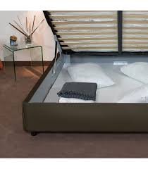 Il sollevamento della rete ti permette di sfruttare lo spazio sotto il letto. Letto Contenitore Matrimoniale Fango Alberta Spazio Casa