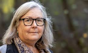 Sekt-overgripere flyttet hjem til ofrene: