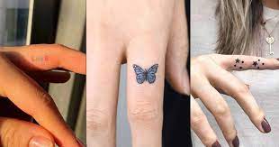 Tatuajes delicados y elegantes en el dedo para mujeres poderosas e independientes