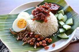 Karena ujung bawahnya yang runcing, pincuk nggak bisa berdiri dan harus dipegangi. Rakyat Malaysia Dan 16 Jenis Nasi Yang Tak Dapat Dipisahkan